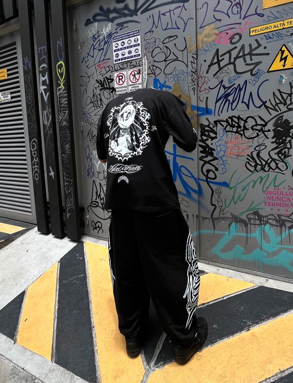 Camiseta Oversize "Matter Vita Gratia" | Negra